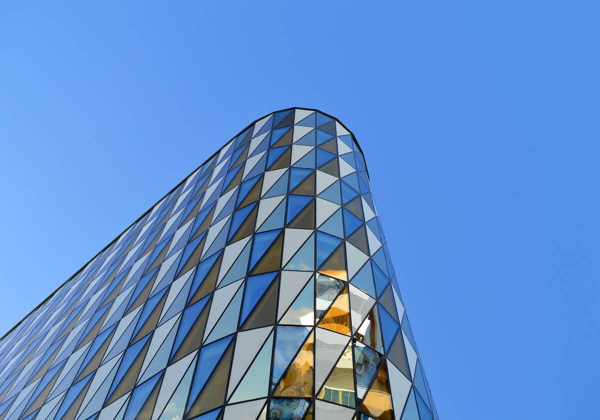 开云体育网址-事故发生概率提升16倍,慢吞吞的“龟速车”该治治了