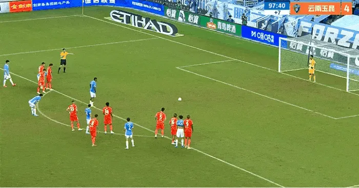 开云app-韦斯利节奏助跑，骗过门将打进，新鹏城3-4玉昆
